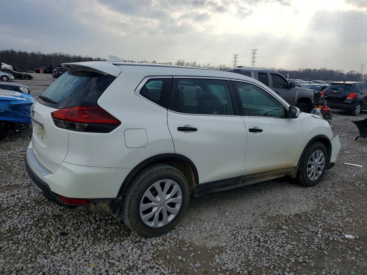 2020 Nissan Rogue S - Фото 3