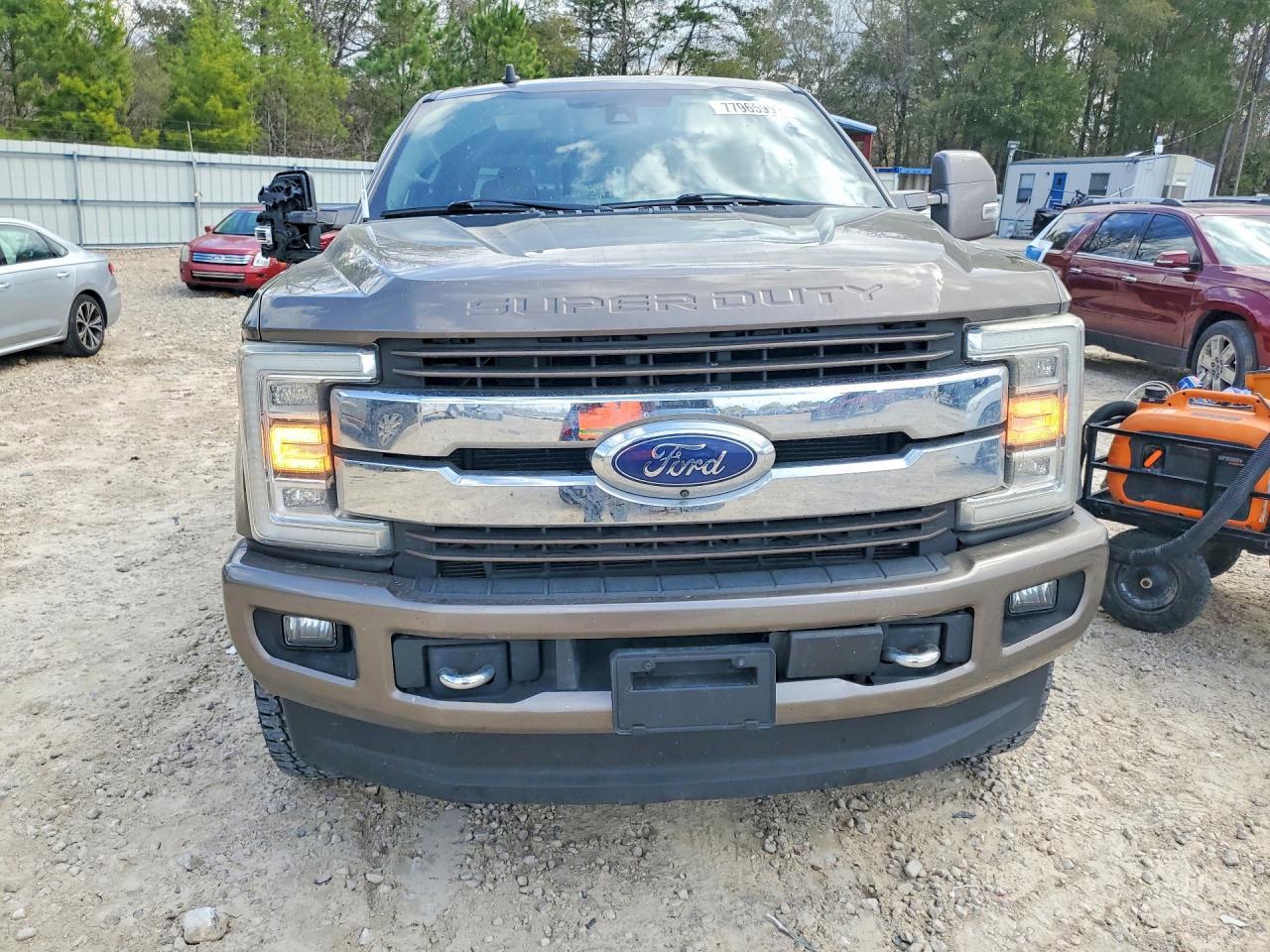 2019 Ford F350 Super Duty - Image 5