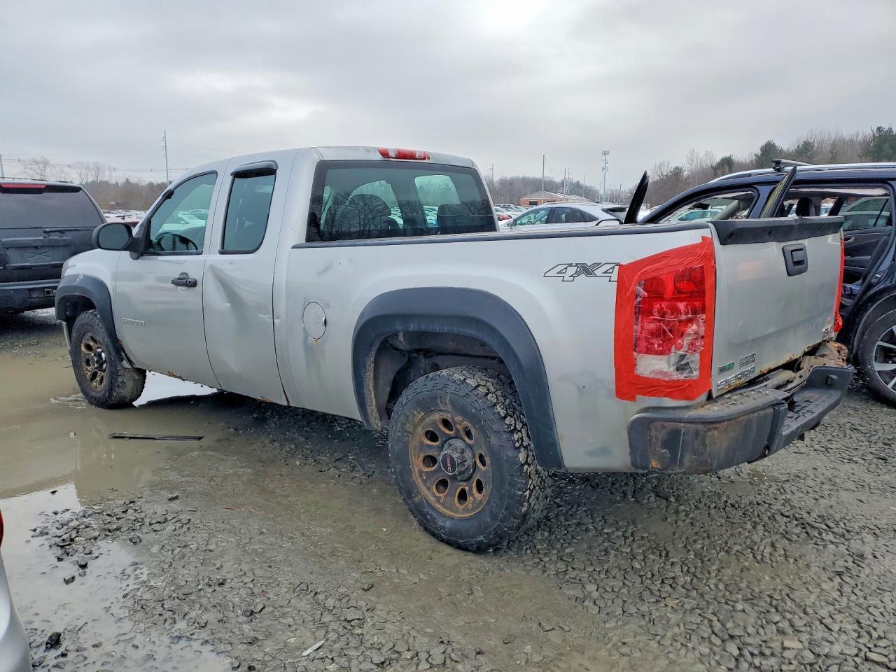 2010 GMC Sierra K1500 - Image 2