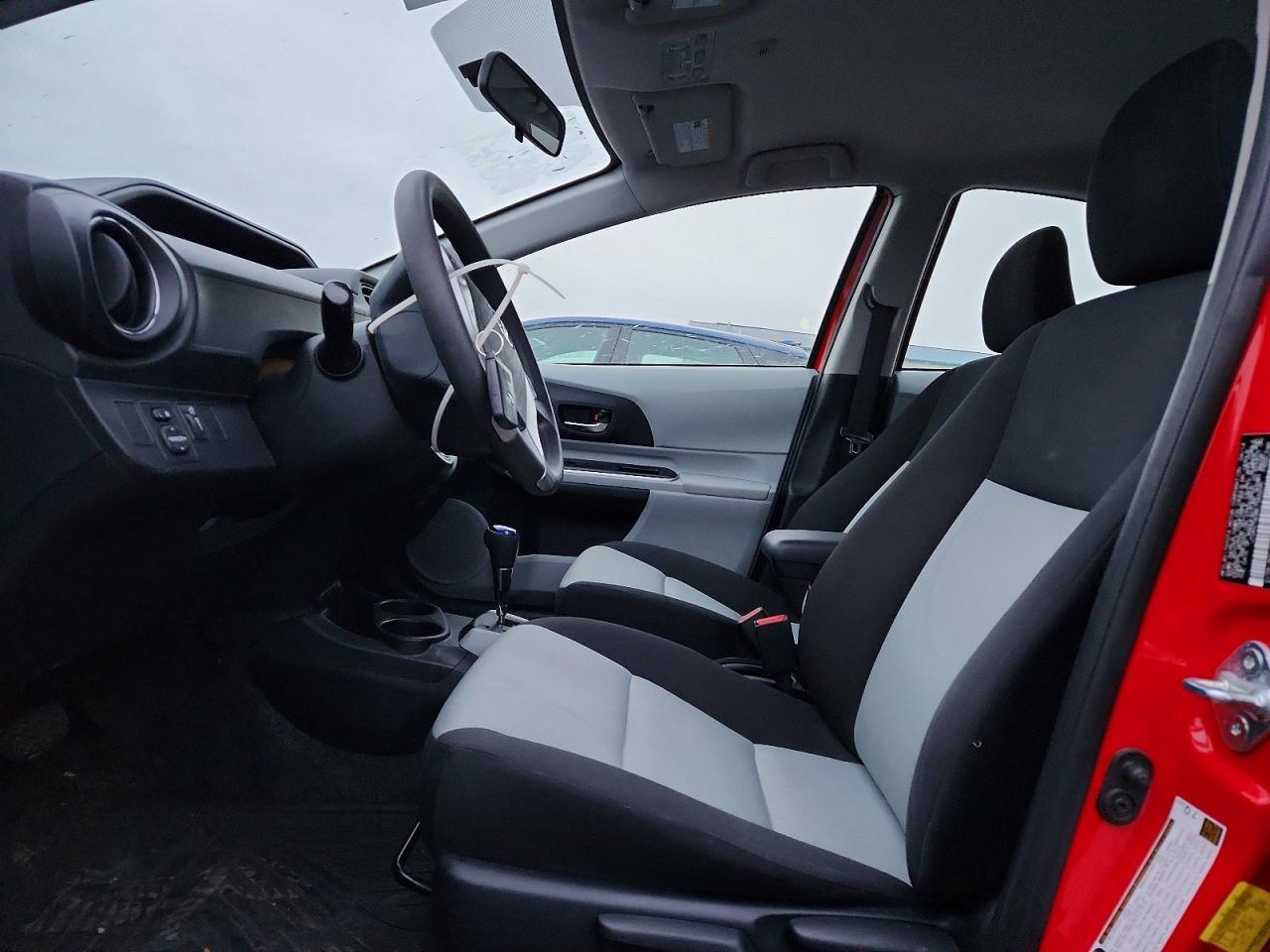 2014 Toyota Prius C Three - Фото 7