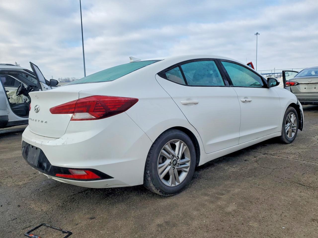 2020 Hyundai Elantra Value Edition - Фото 3