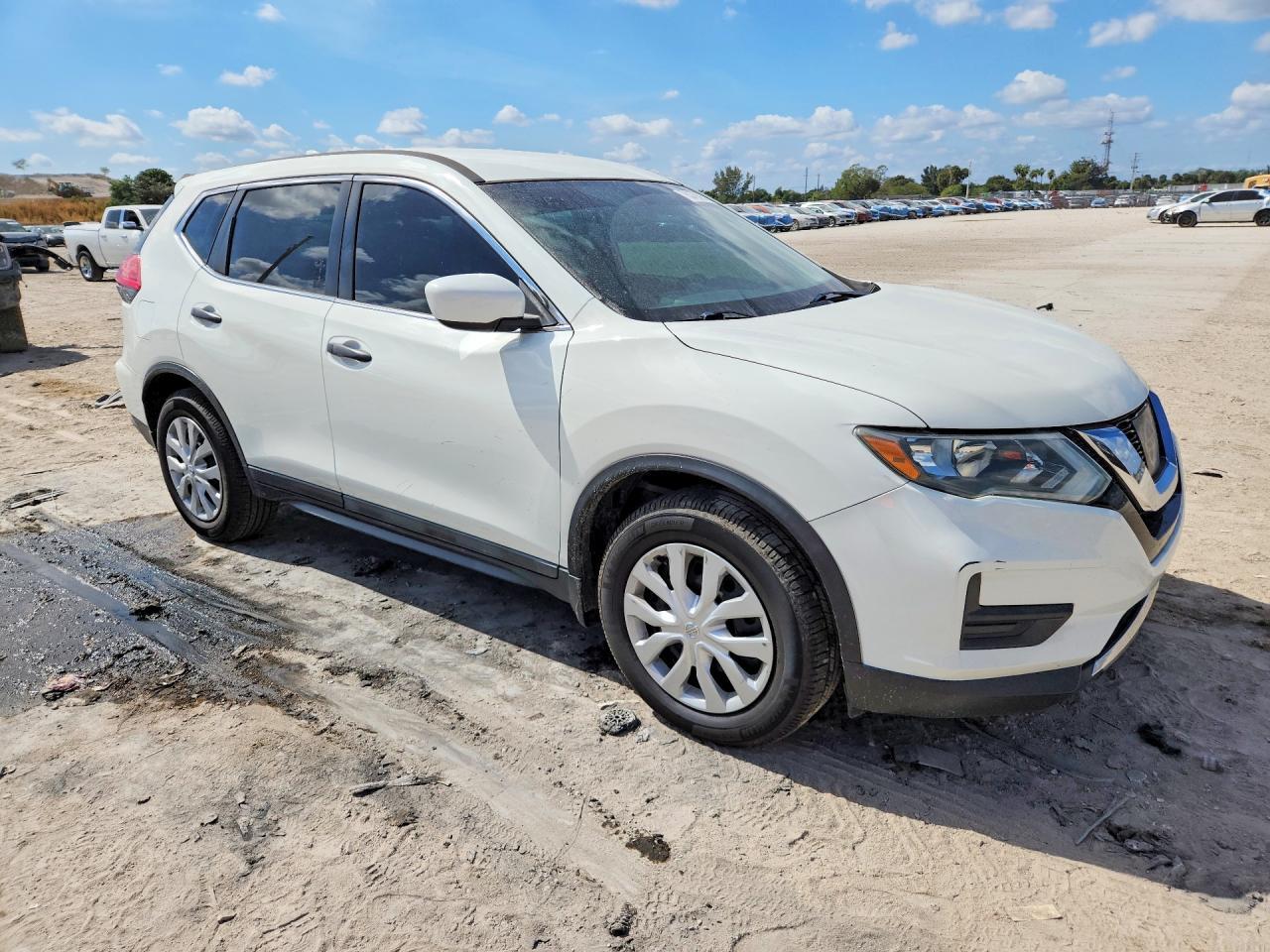 2017 Nissan Rogue S - Image 4