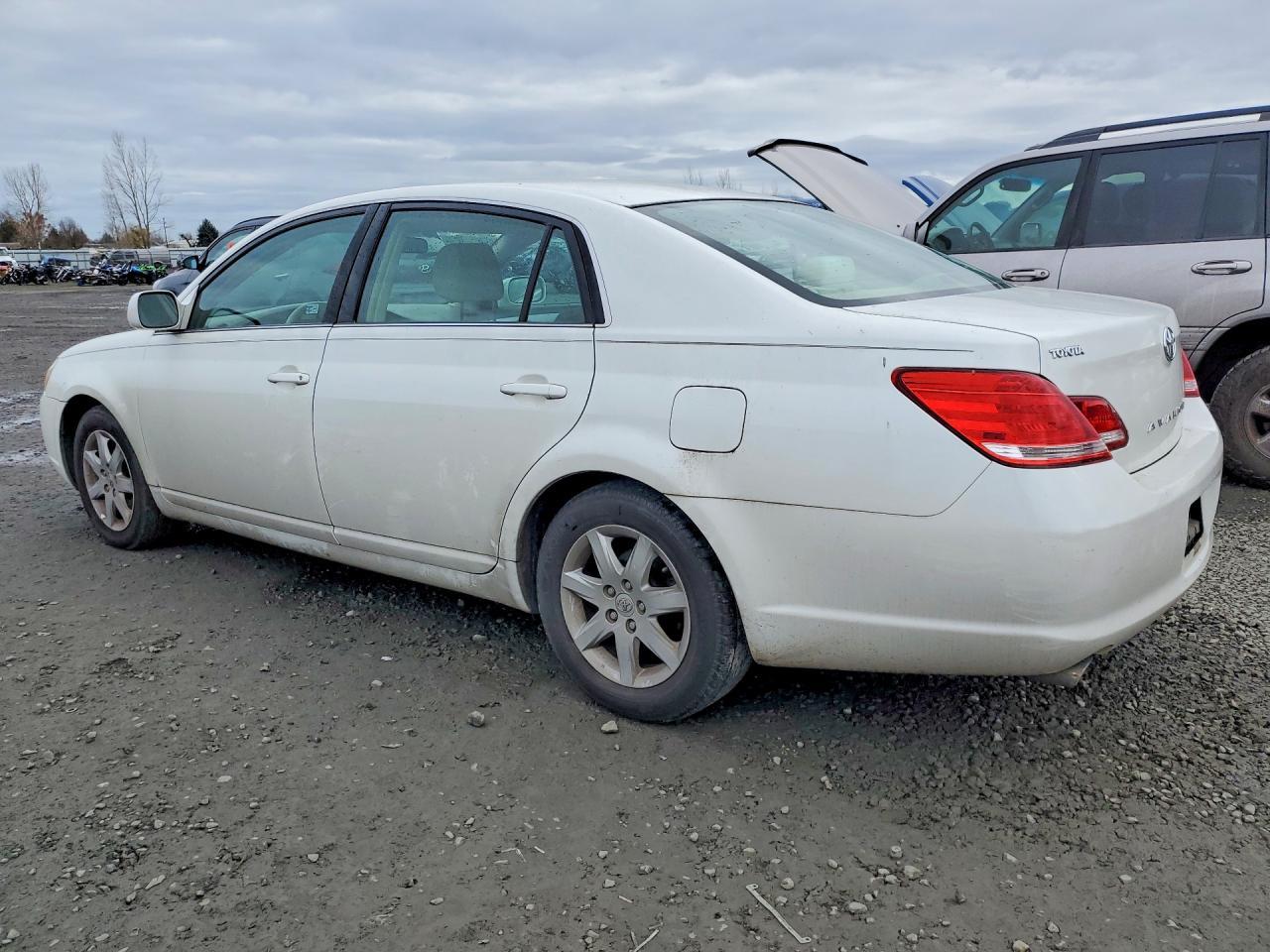 2006 Toyota Avalon Xl - Image 2