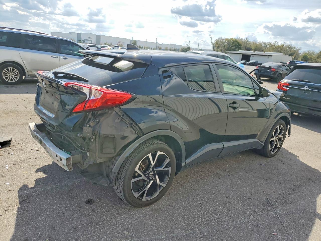 2020 Toyota C-Hr Xle - Фото 3