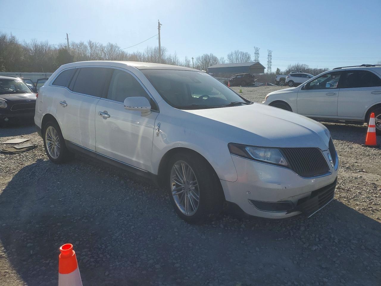 2016 Lincoln Mkt - Image 4