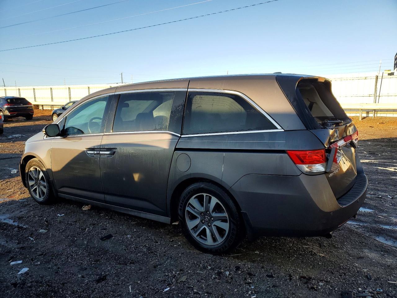 2016 Honda Odyssey Touring - Фото 2