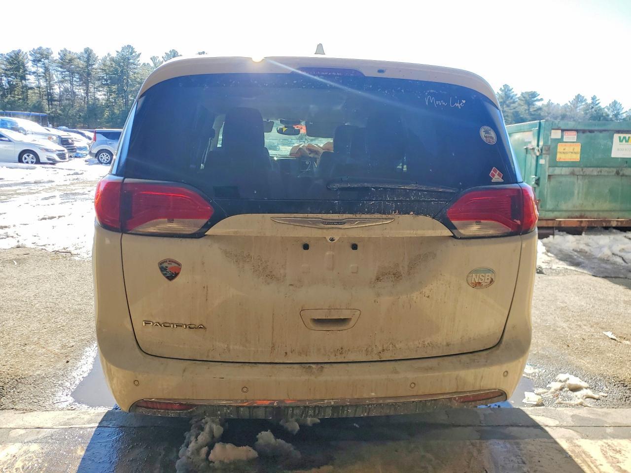 2017 Chrysler Pacifica - Image 6