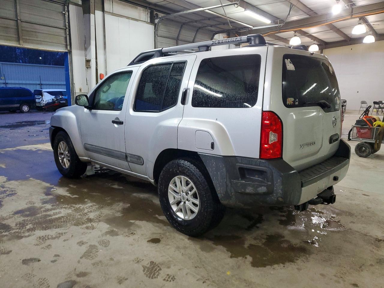 2014 Nissan Xterra S - Фото 2