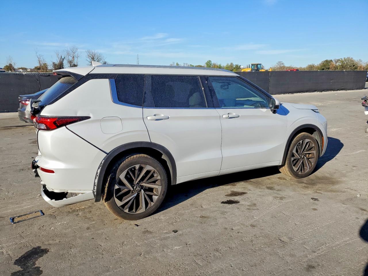 2024 Mitsubishi Outlander Sel - Фото 3