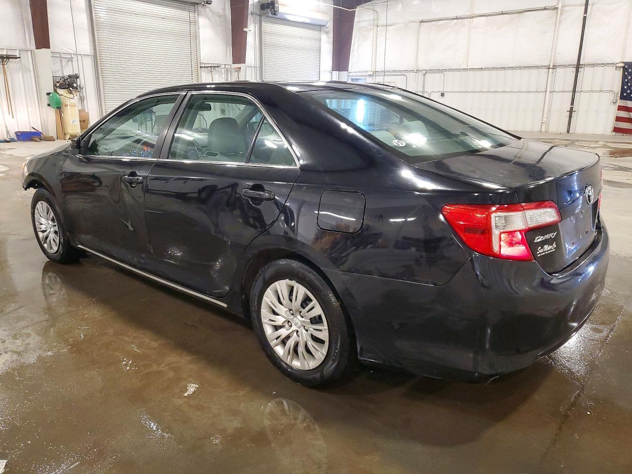 2013 Toyota Camry Le - Фото 2