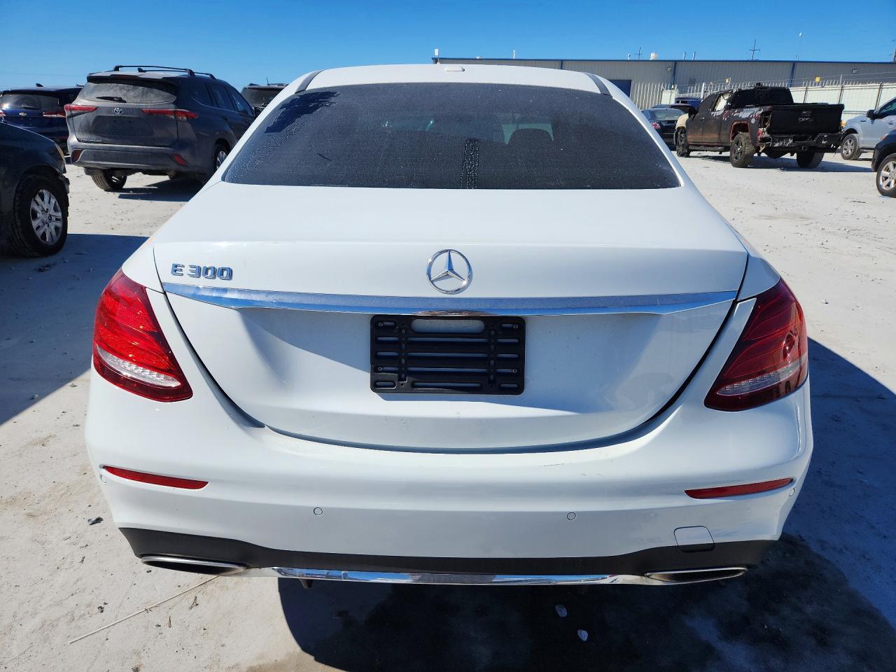2017 Mercedes Benz E - Image 6