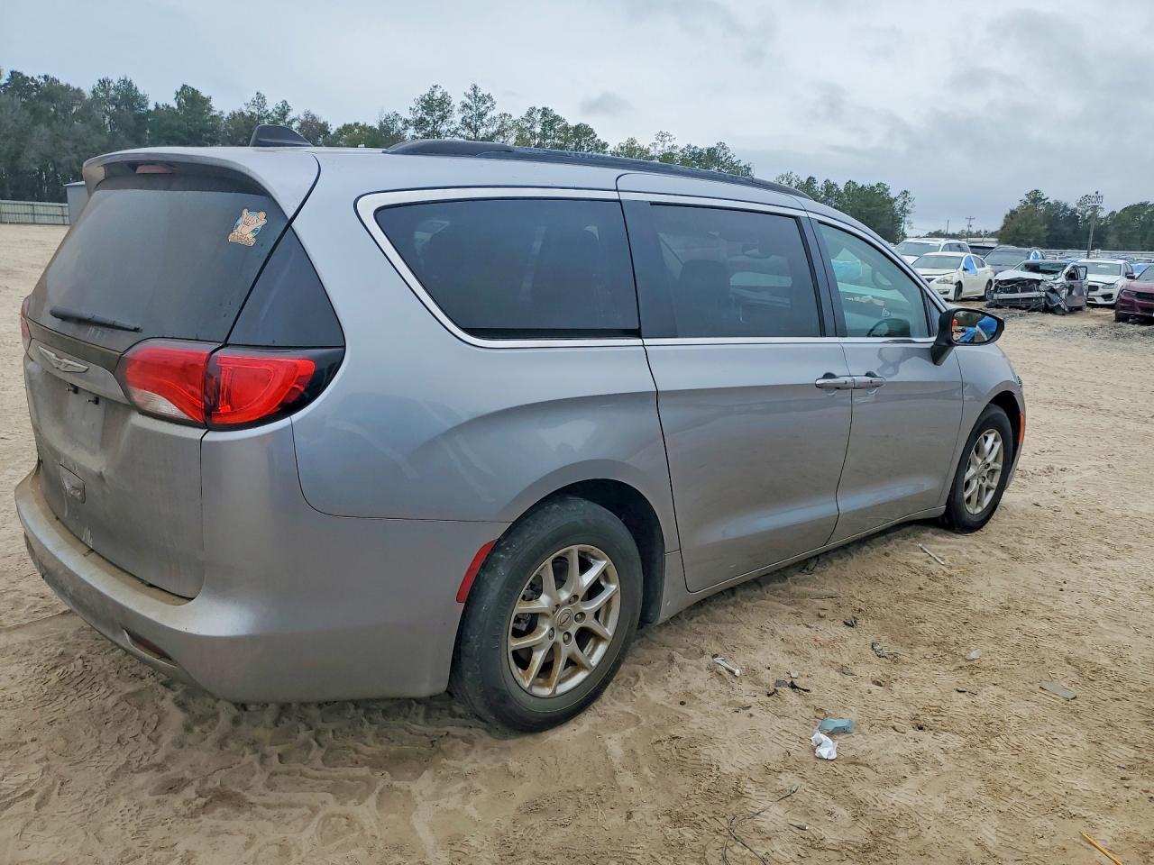 2021 Chrysler Voyager Lxi - Фото 3