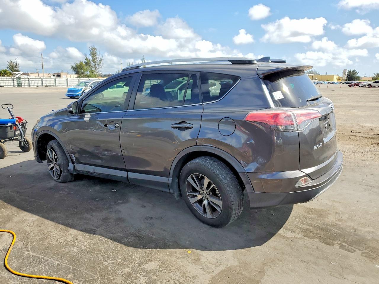 2018 Toyota Rav4 Xle - Фото 2