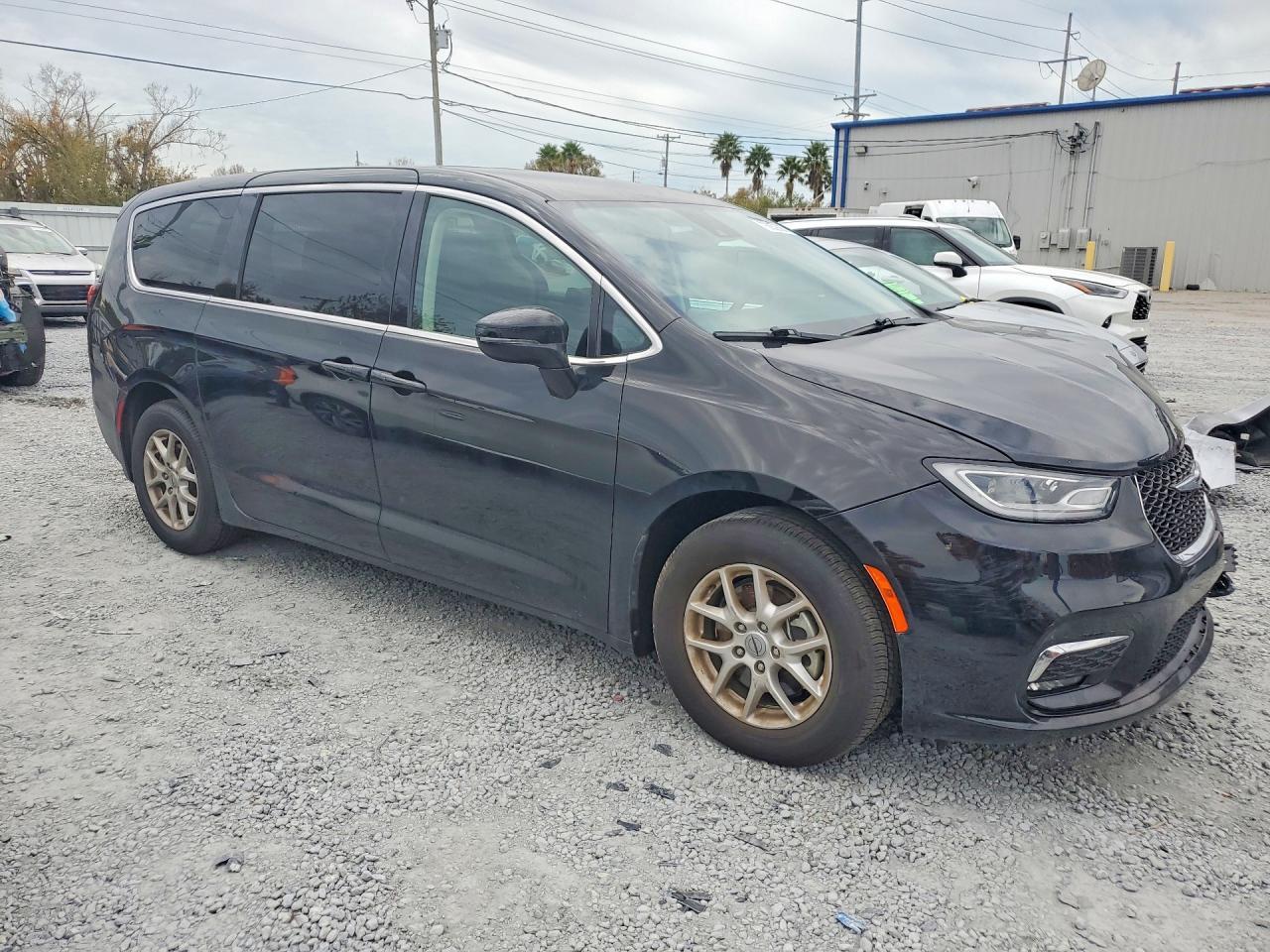 2024 Chrysler Pacifica Touring L - Image 4