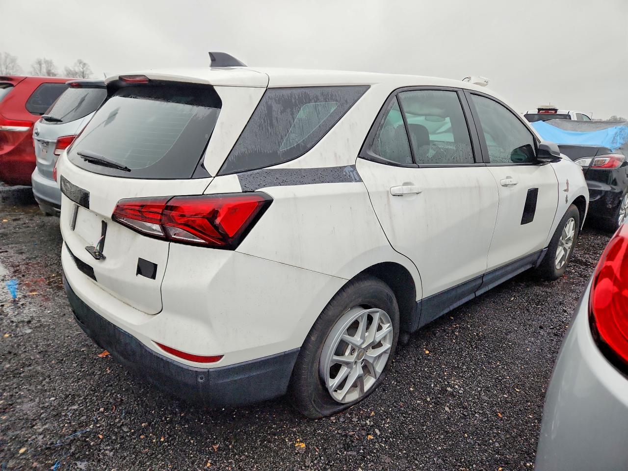 2023 Chevrolet Equinox Ls - Фото 3