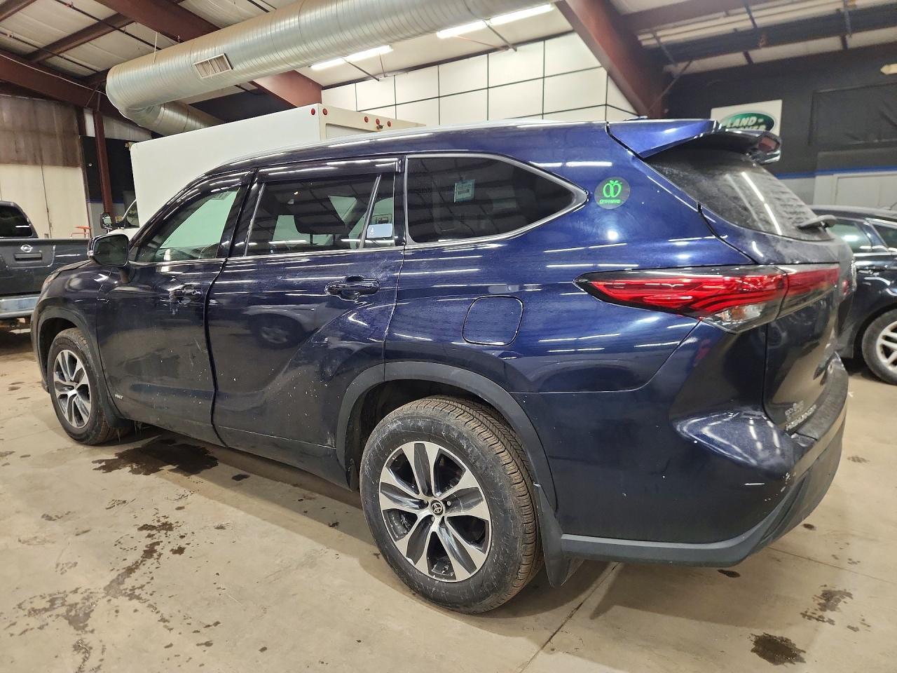 2022 Toyota Highlander Hybrid Xle - Image 2