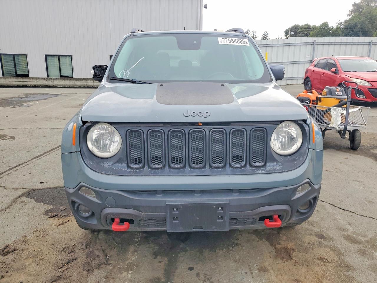 2015 Jeep Renegade Trailhawk - Image 5