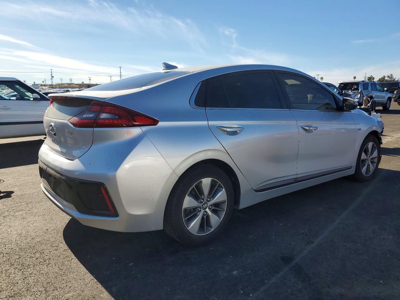 2018 Hyundai Ioniq Limited - Image 3