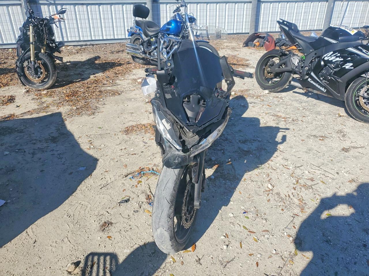 2022 Kawasaki Ex650 N - Image 2