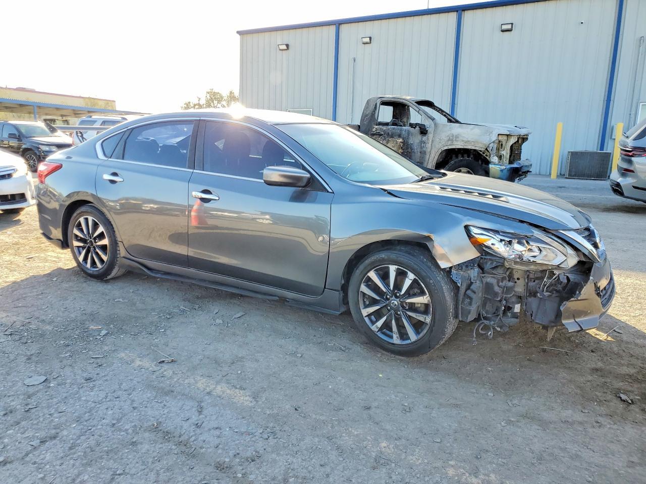 2017 Nissan Altima 2.5 - Image 4