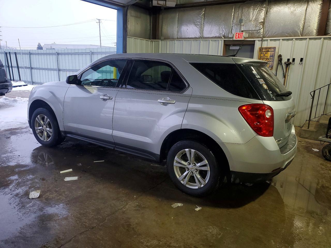 2011 Chevrolet Equinox Ls - Image 2