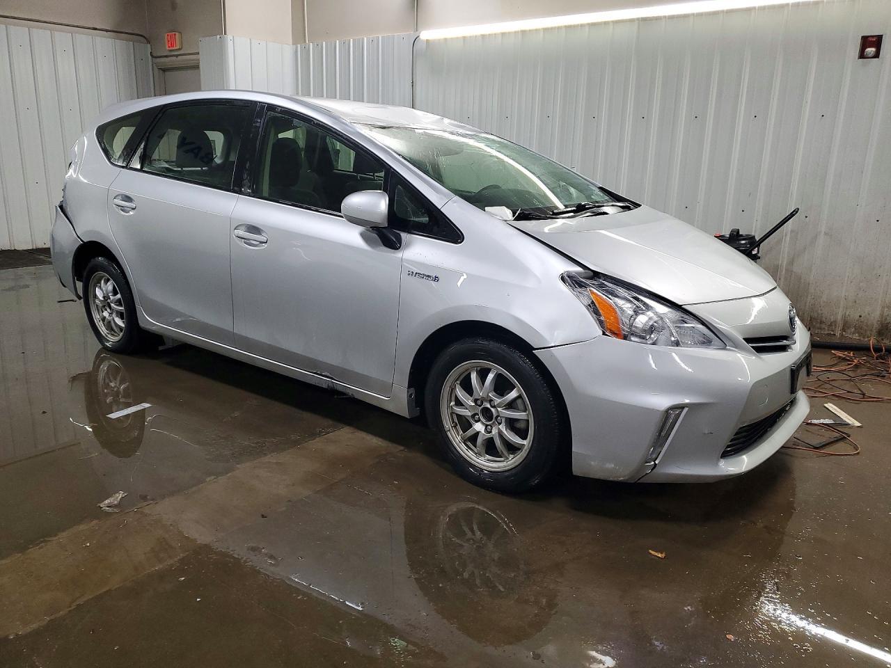 2012 Toyota Prius V - Image 4