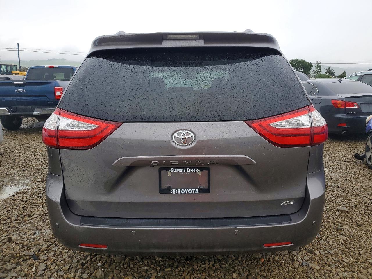 2017 Toyota Sienna Xle - Фото 6