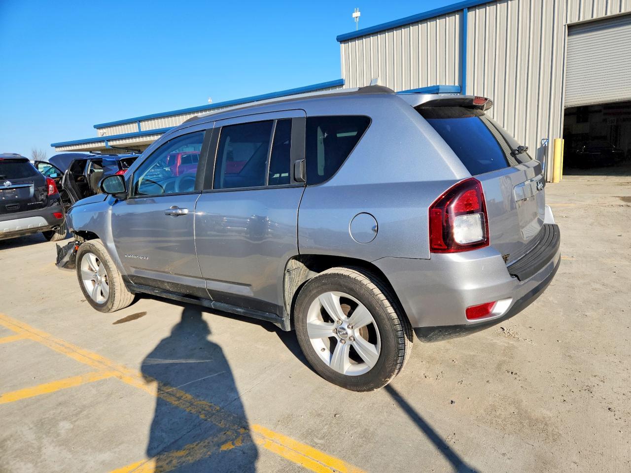 2016 Jeep Compass Sport - Фото 2