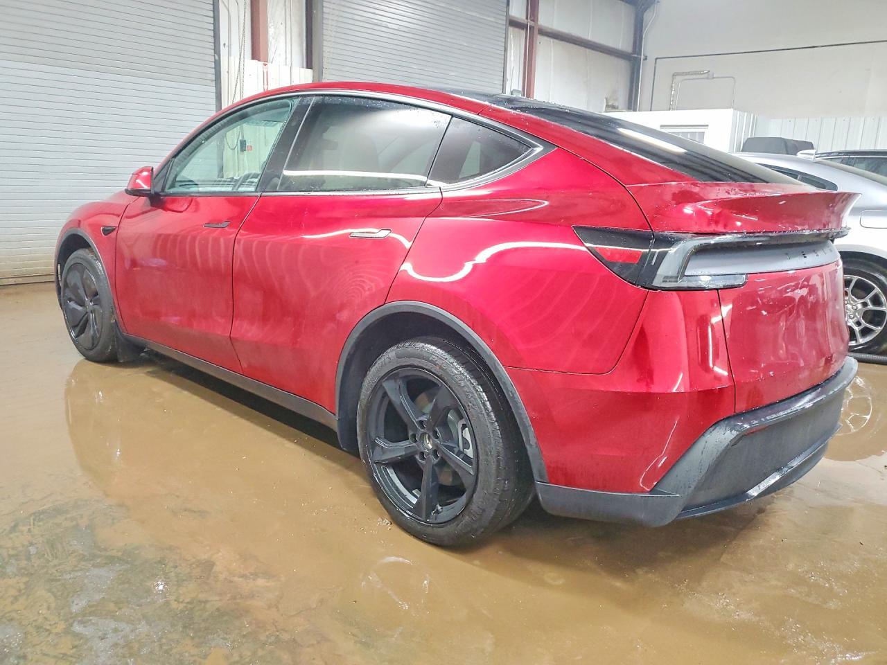 2026 Tesla Model Y - Фото 2