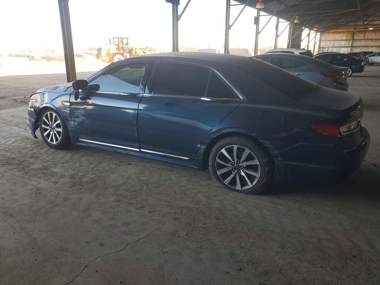 2017 Lincoln Continental Premiere - Фото 2