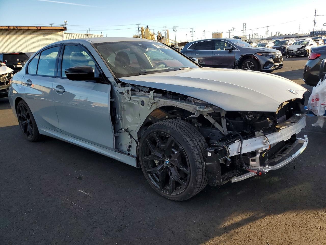 2025 BMW 330I - Фото 4