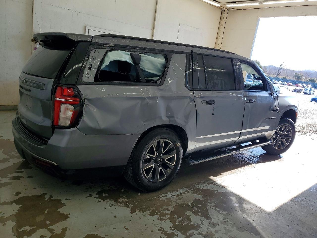 2022 Chevrolet Suburban K1500 Z71 - Фото 3