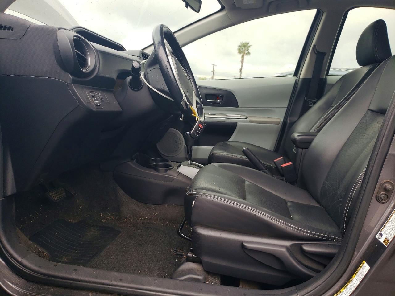 2013 Toyota Prius C - Image 7