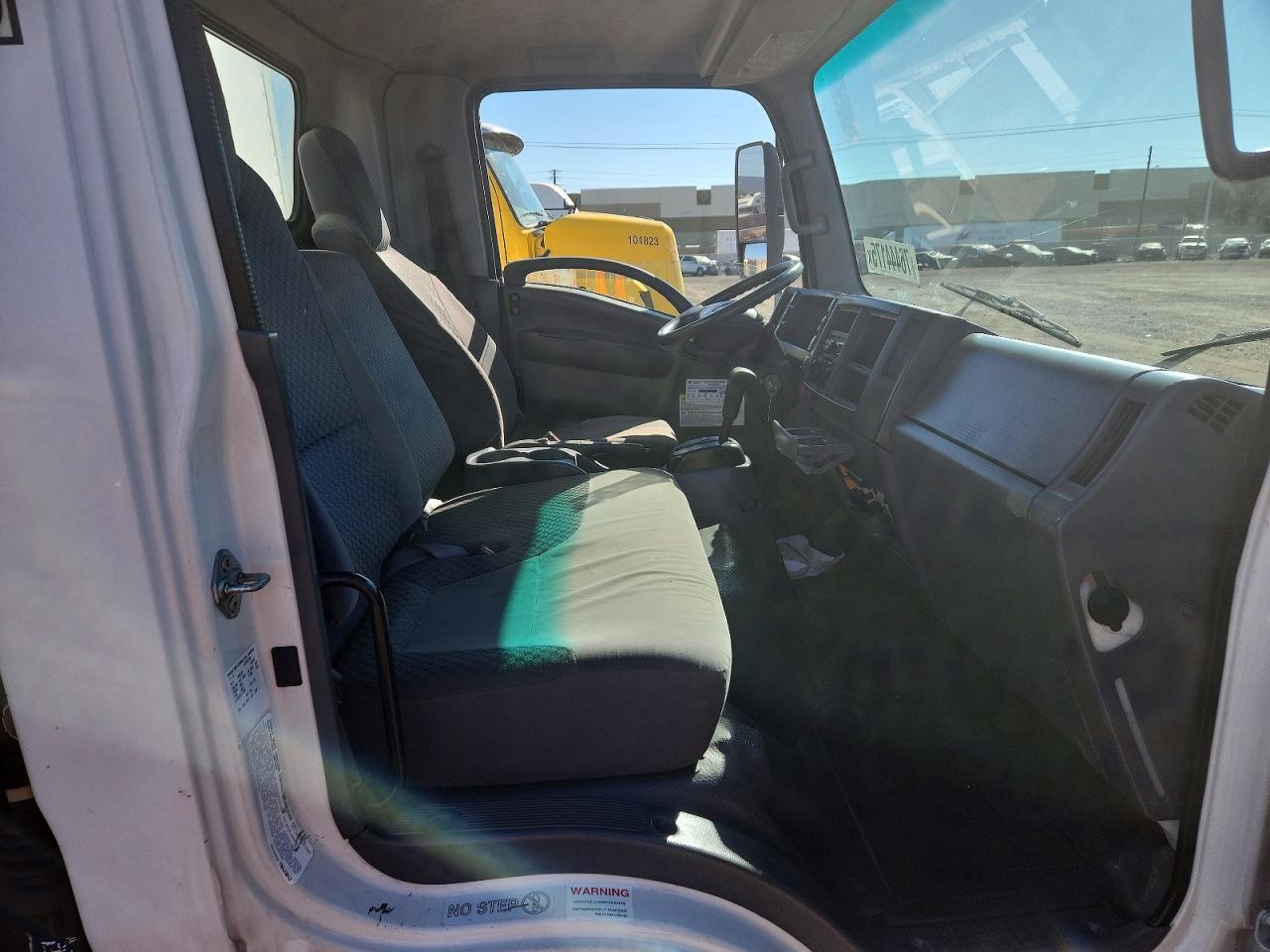 2012 Isuzu Npr Hd Box Truck - Фото 5