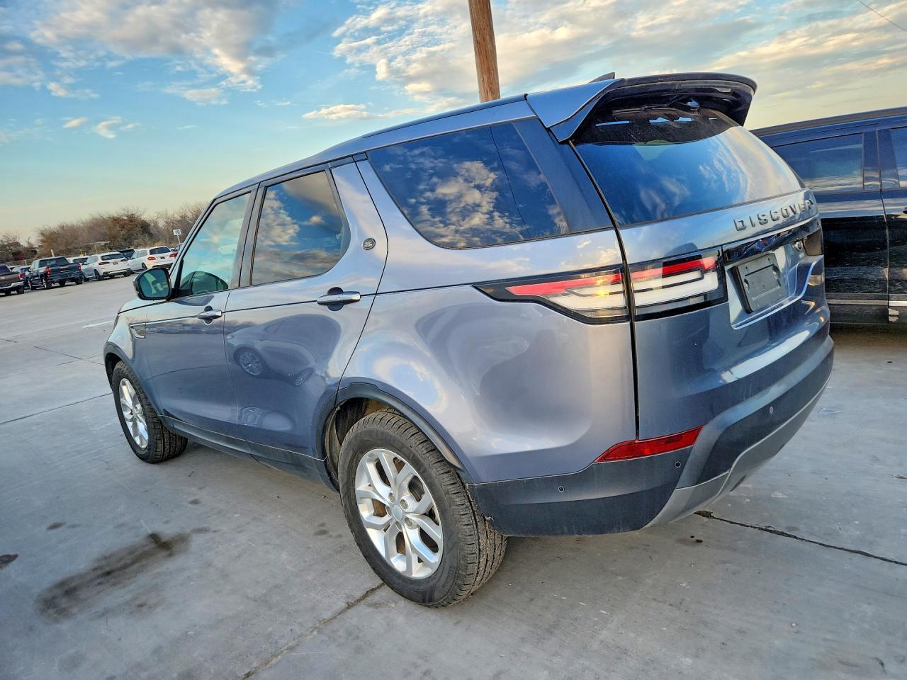 2020 Land Rover Discovery Se - Image 2