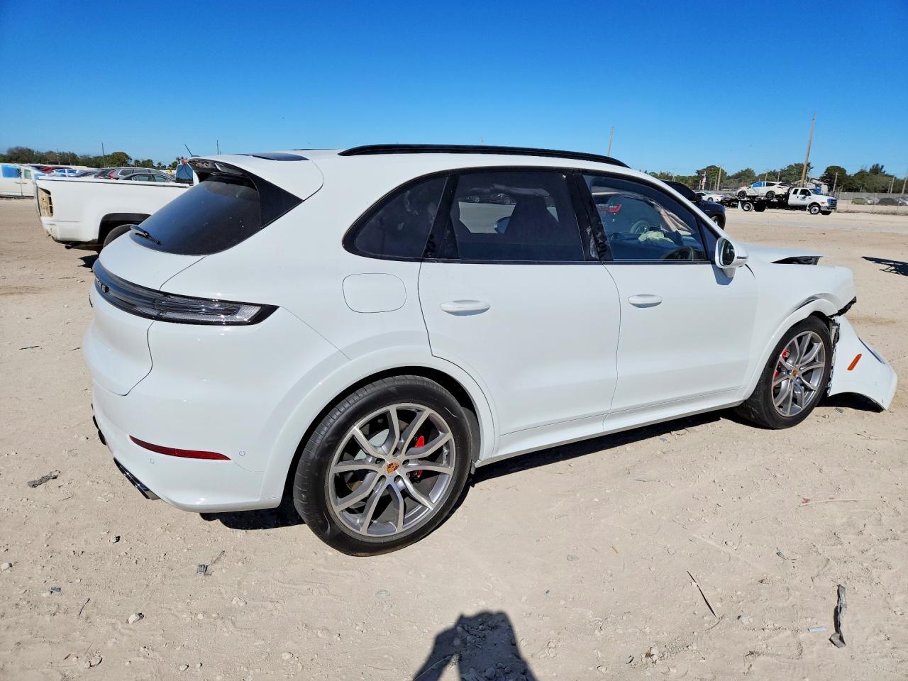 2025 Porsche Cayenne S - Фото 3