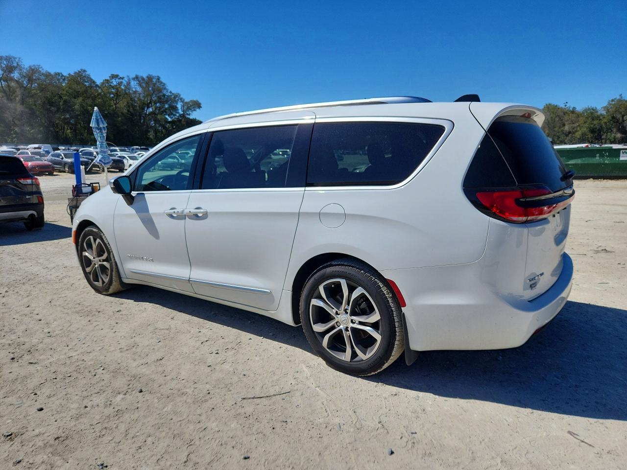 2026 Chrysler Pacifica Pinnacle - Image 2