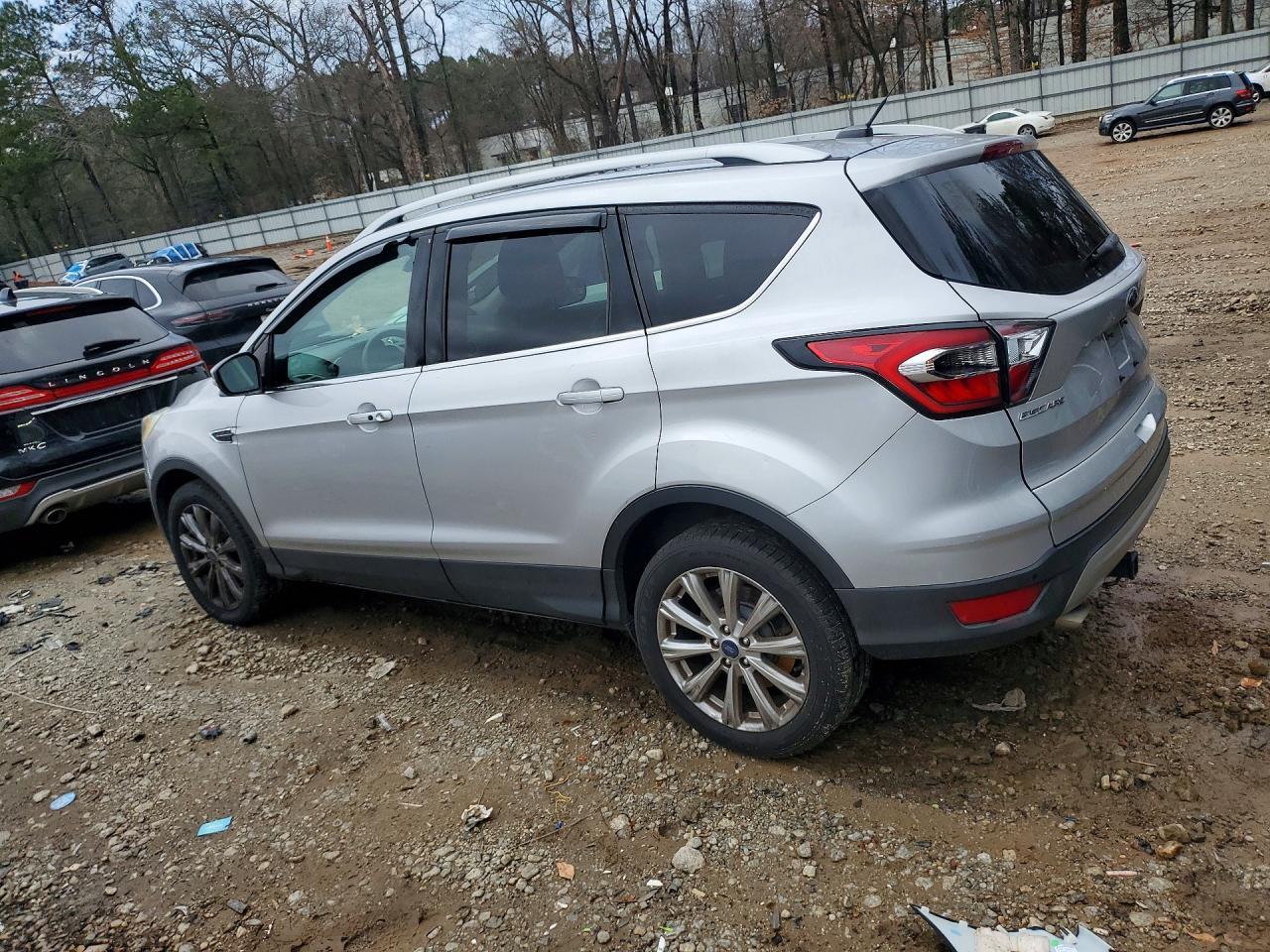 2017 Ford Escape Titanium - Фото 2