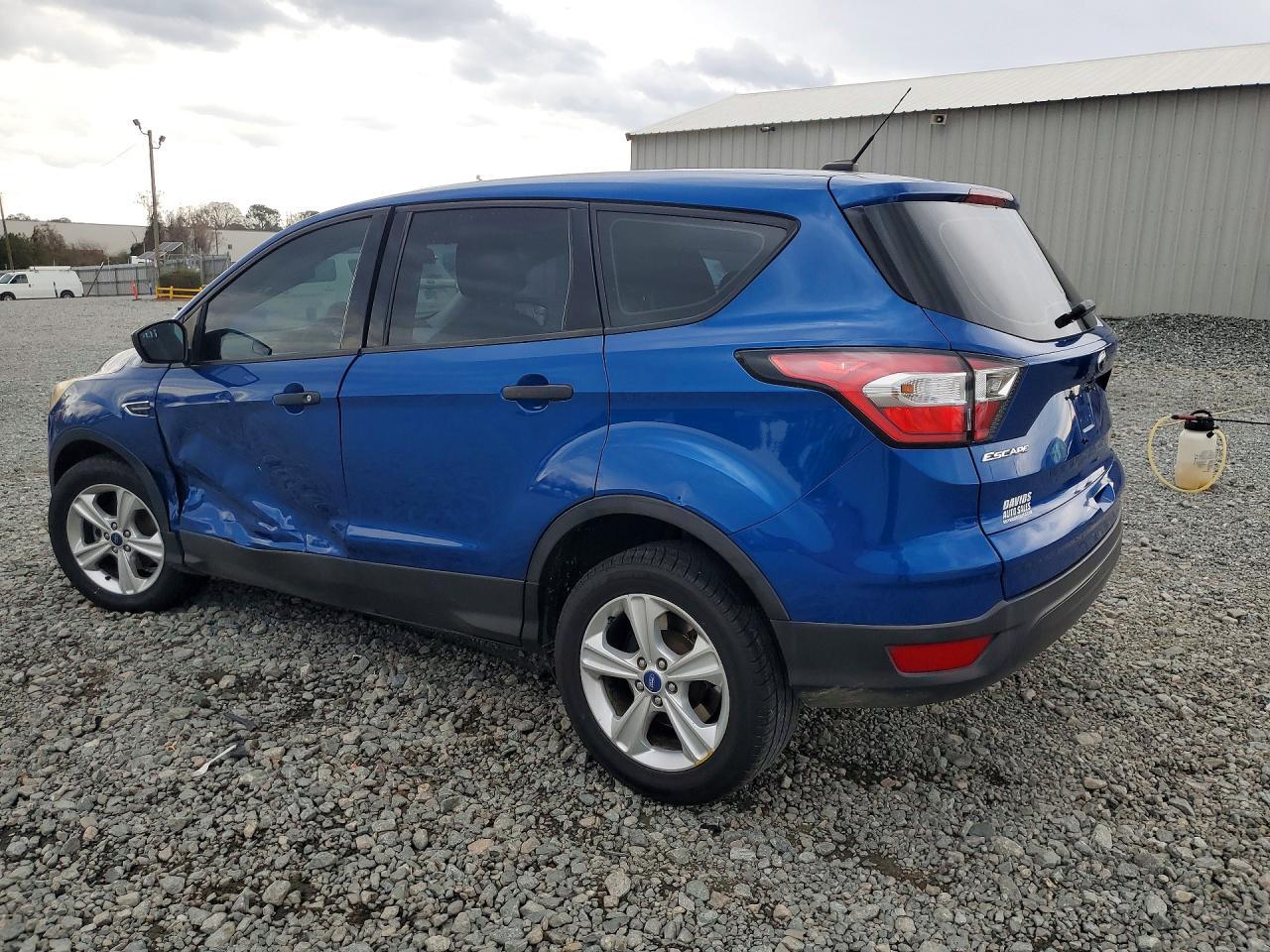 2017 Ford Escape S - Фото 2