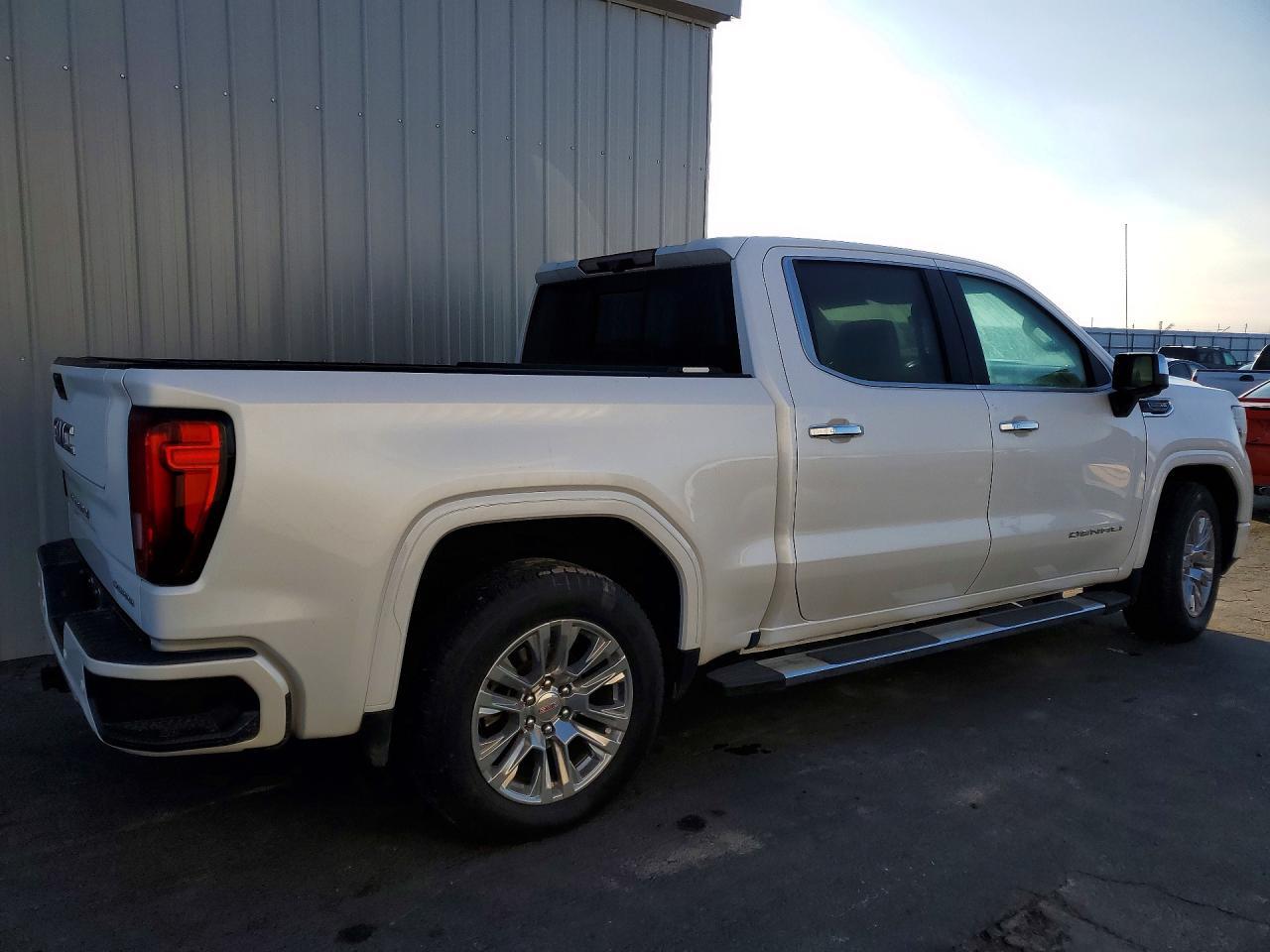 2022 GMC Sierra Limited C1500 Denali - Image 3