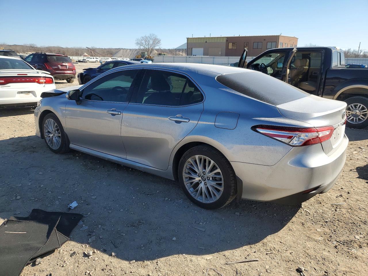 2018 Toyota Camry L - Фото 2