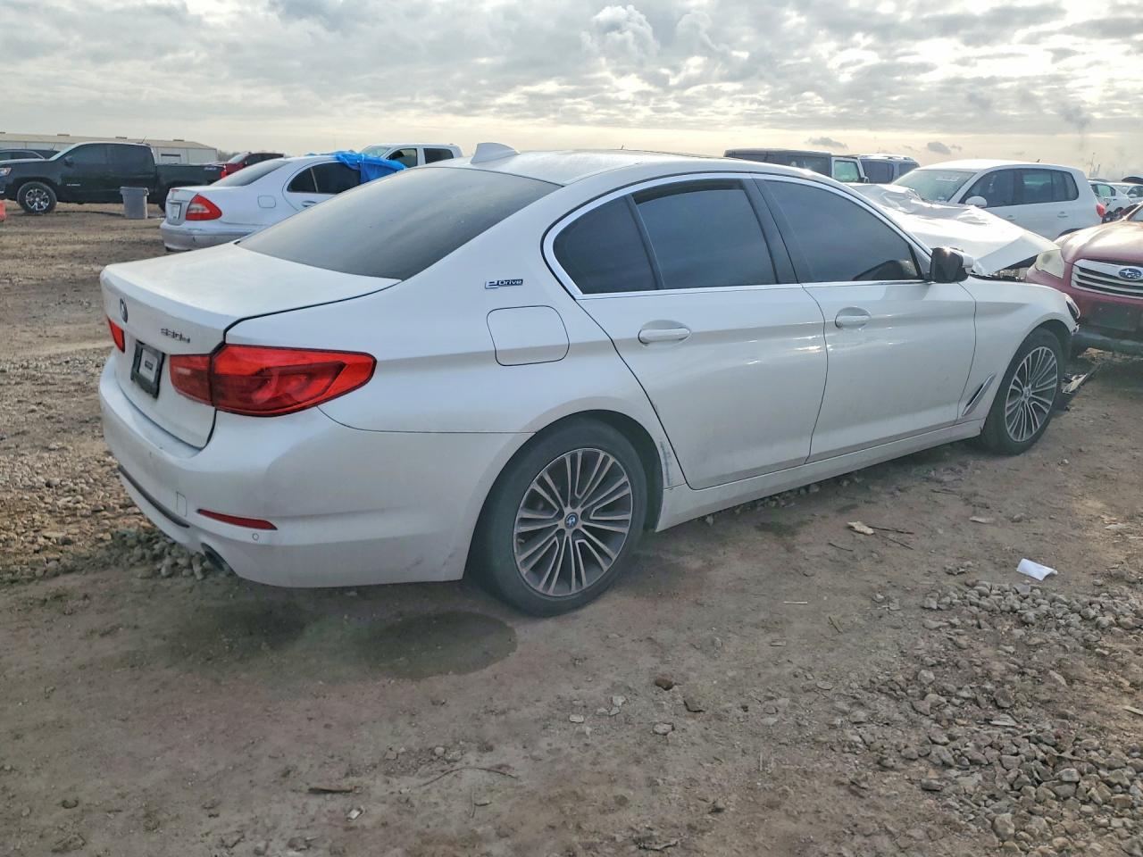 2019 BMW 530E - Фото 3