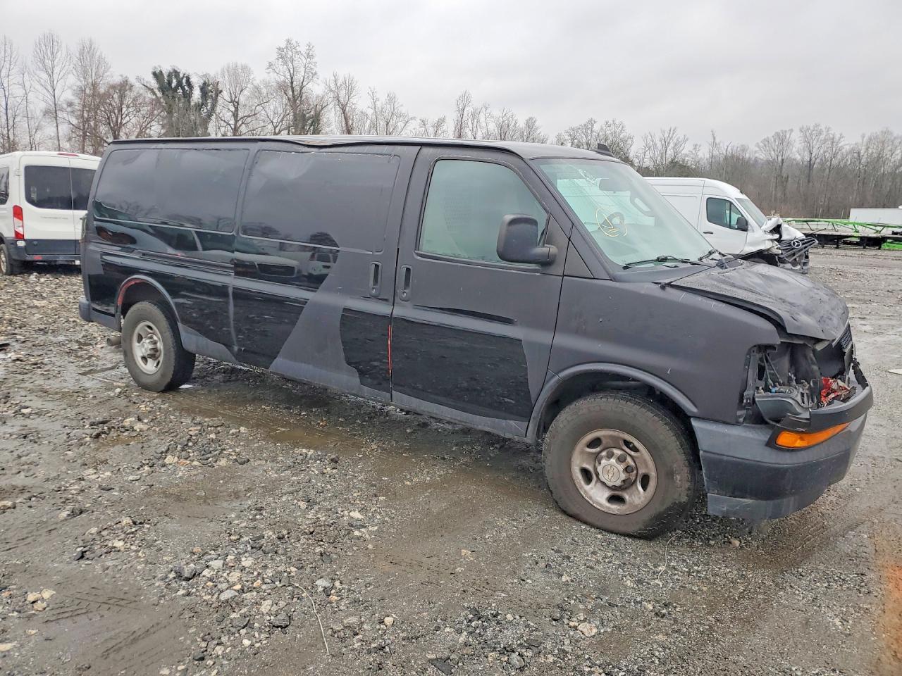 2019 Chevrolet Express 2500 Delivery Van - Image 4