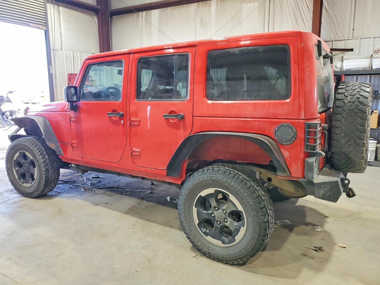 2014 Jeep Wrangler Unlimited Sahara - Image 2