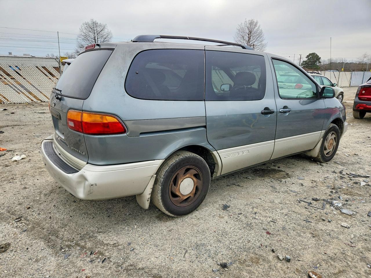 2000 Toyota Sienna Le - Фото 3