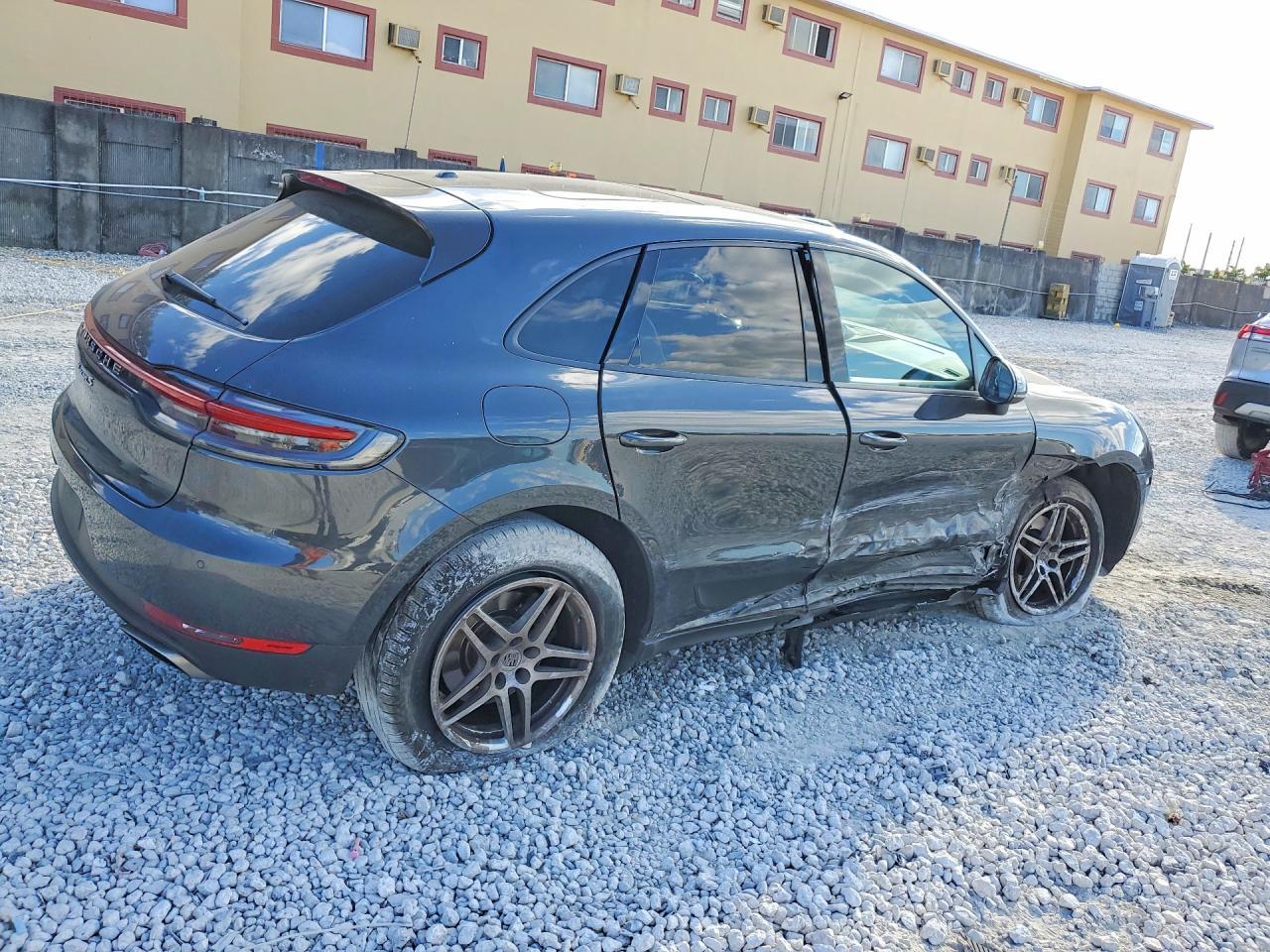 2020 Porsche Macan - Image 3