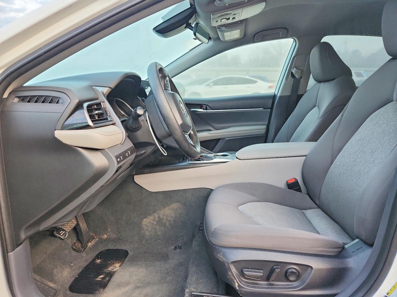 2022 Toyota Camry Le - Фото 7