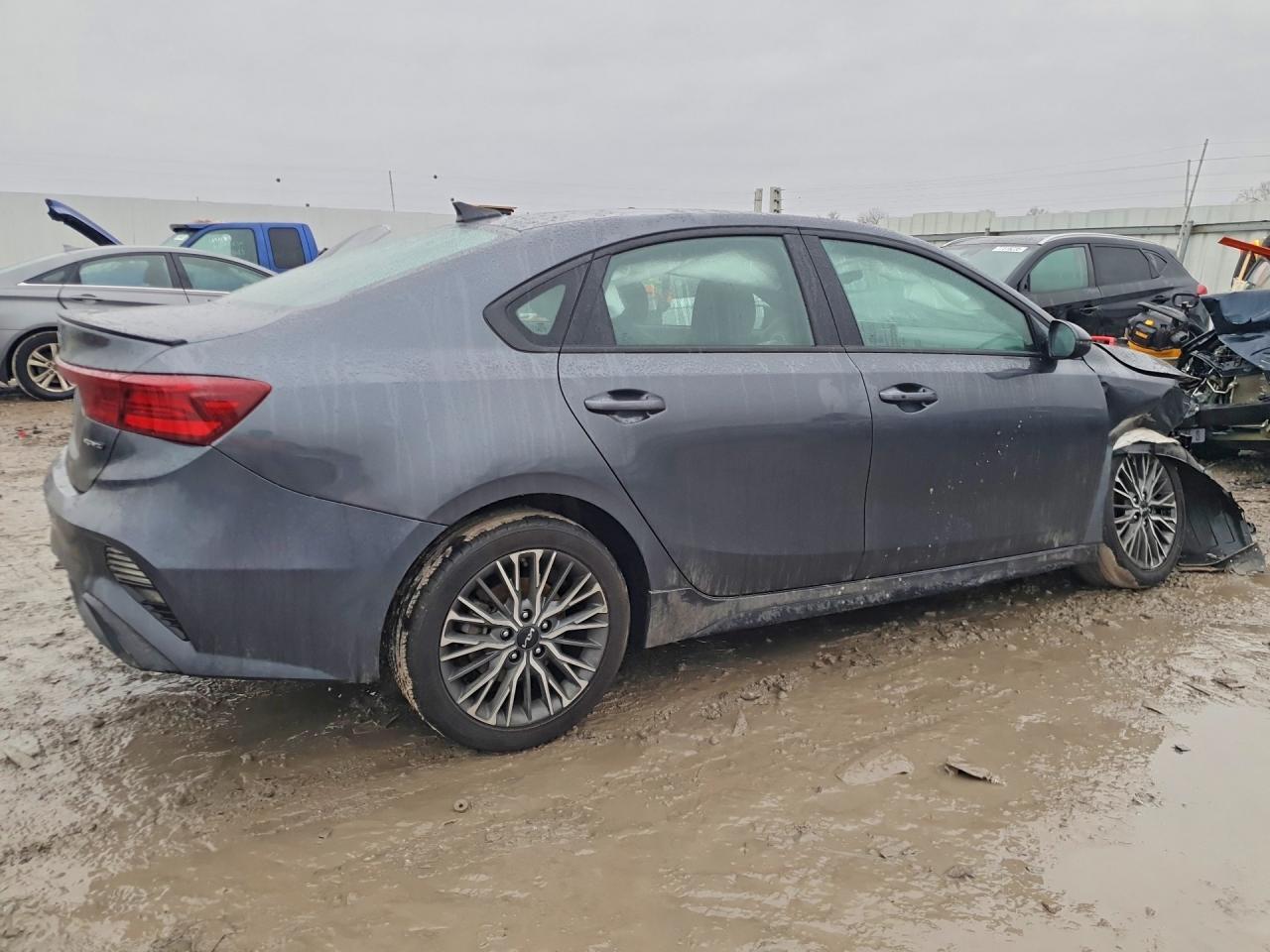 2024 Kia Forte Gt Line - Image 3