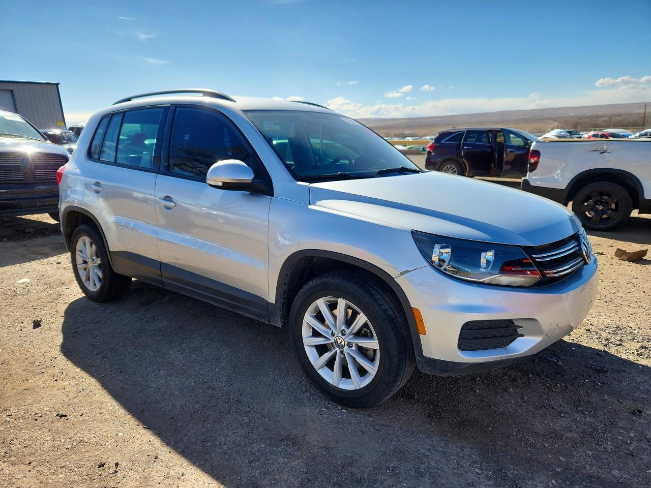 2017 Volkswagen Tiguan S - Фото 4