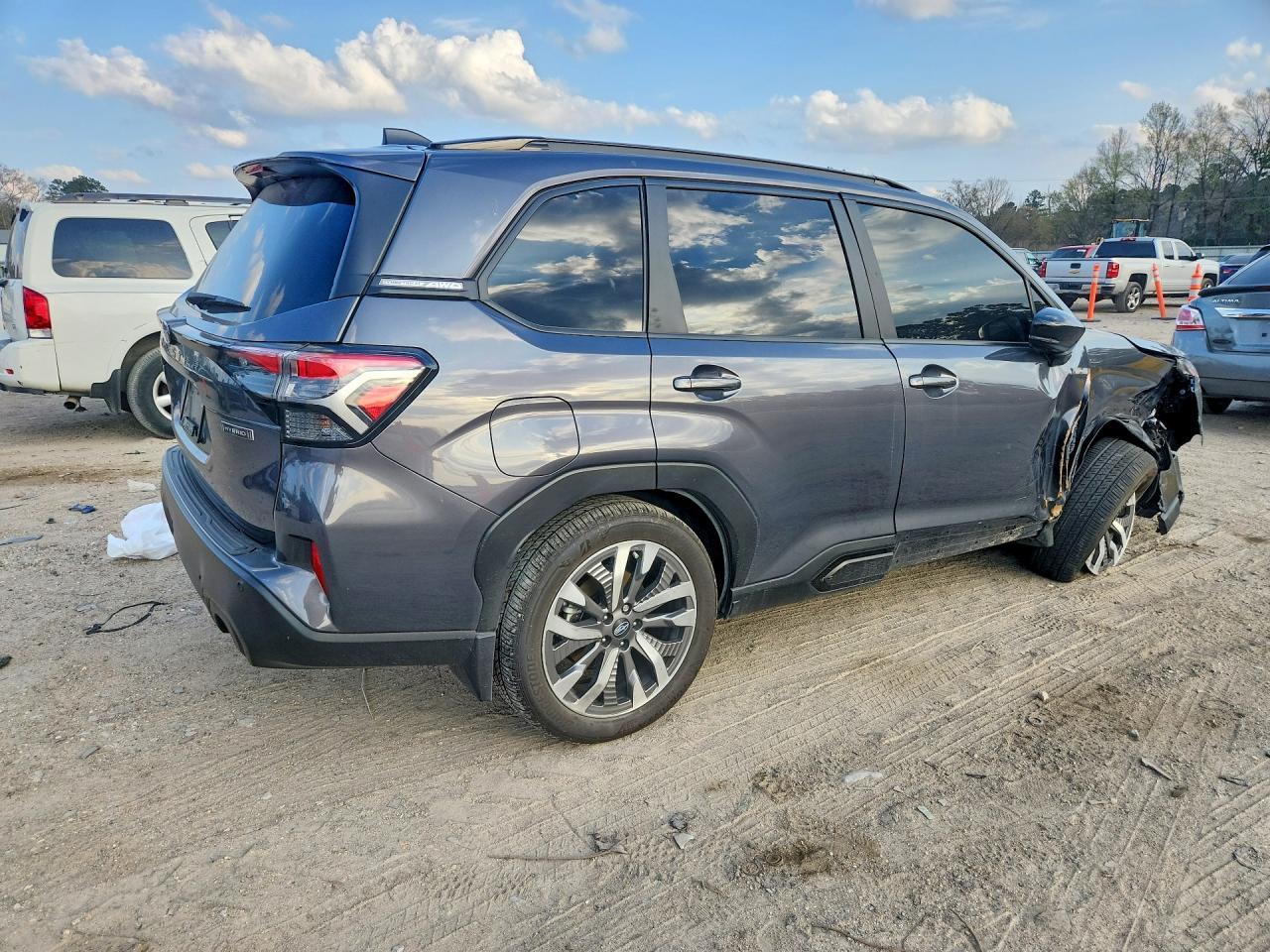 2025 Subaru Forester Touring - Фото 3